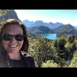 Meet your Posher, April